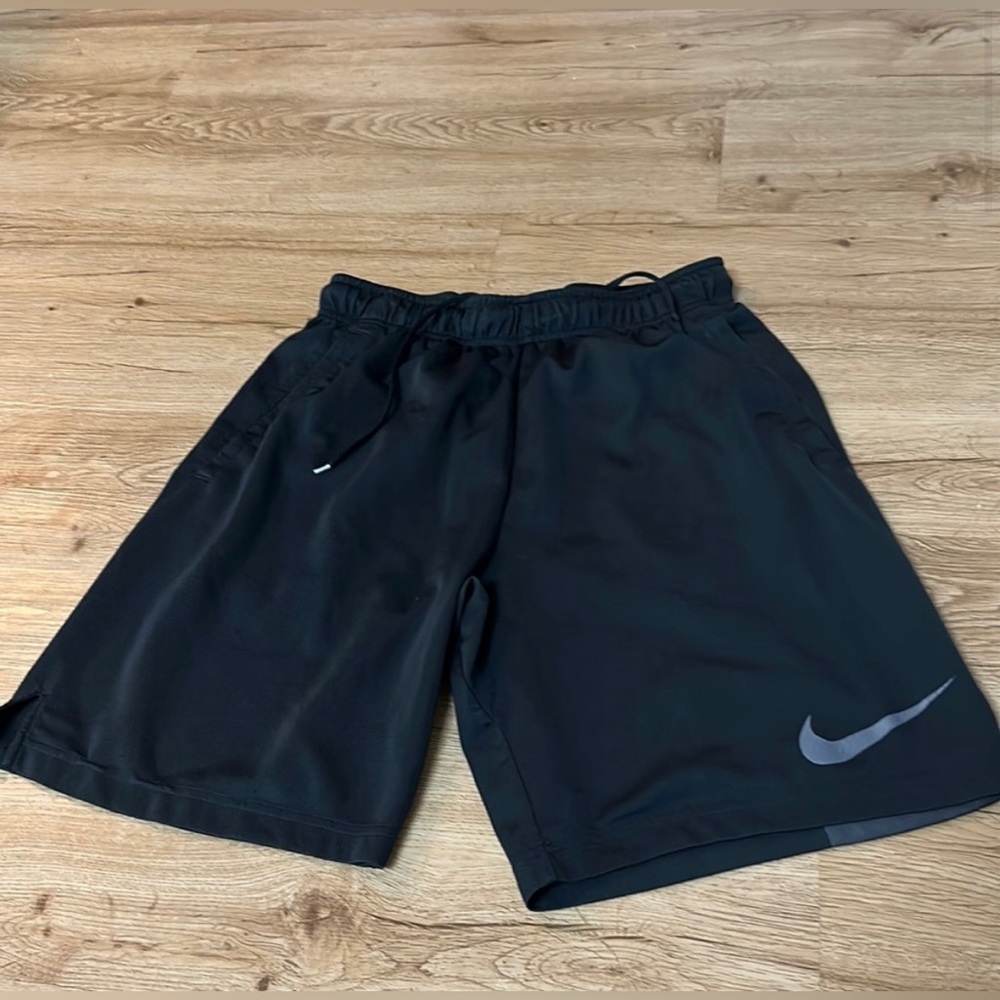 Nike short men size M